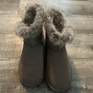 Winter boots with fur ankles. Great condition. Water resistant spray applied.